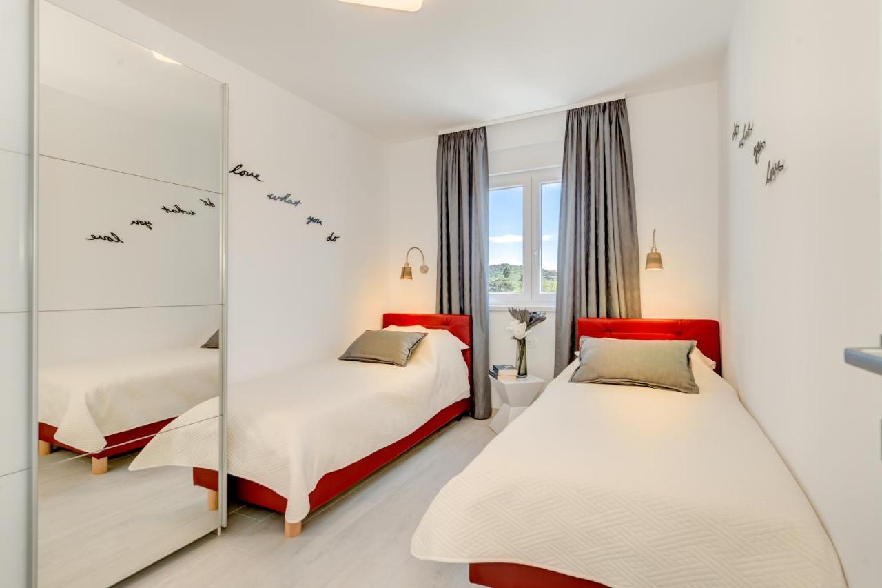 Modern 4* Luxury Apartment In Center Trogir Exterior photo